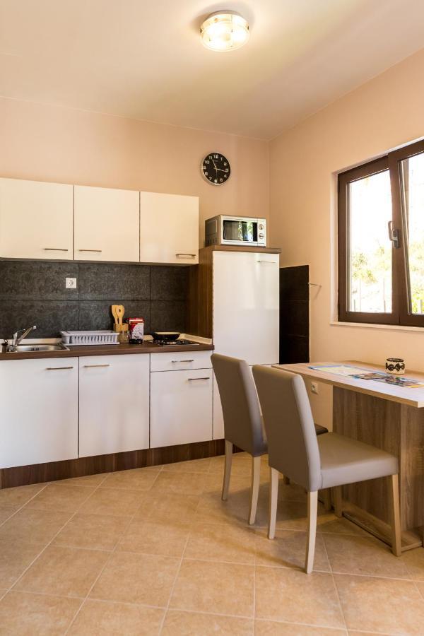 Villa Lovric Marina Εξωτερικό φωτογραφία