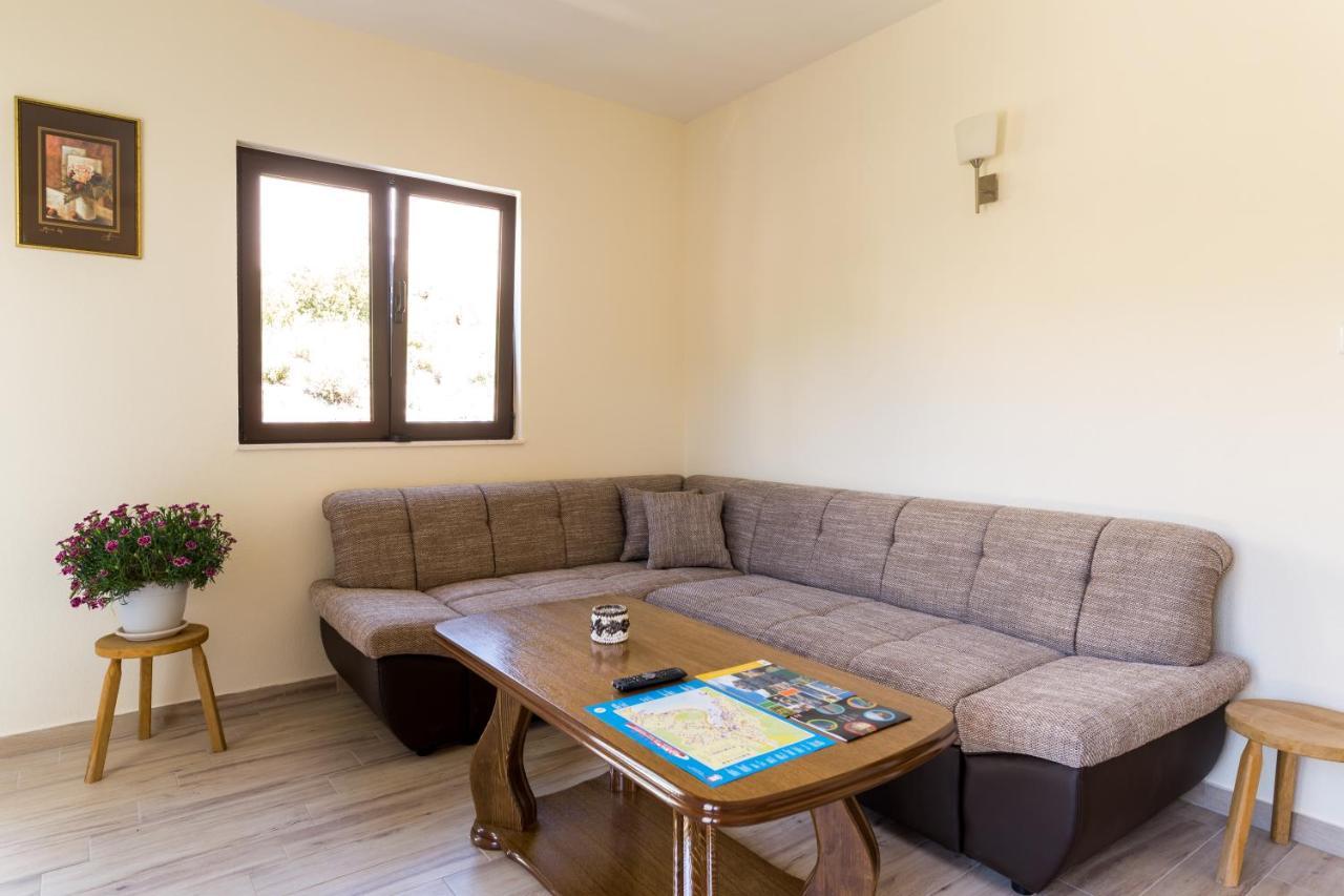 Villa Lovric Marina Εξωτερικό φωτογραφία